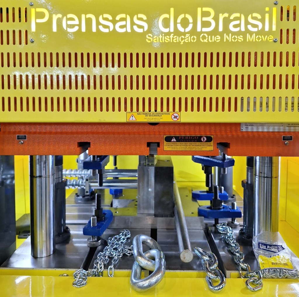 Maquinário da Prensas do Brasil, parceira da São Raphael que marcou presença na Expomafe 2025.