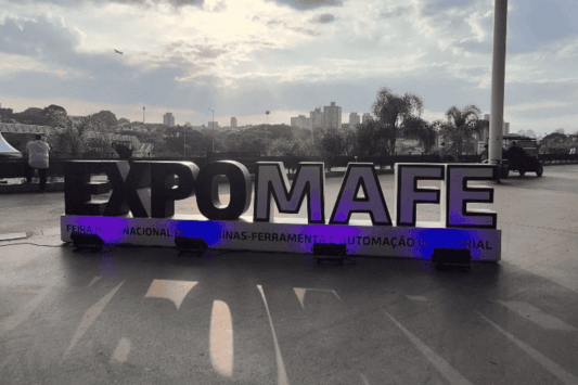 São Raphael marca presença na Expomafe 2025 com tecnologia e parceria estratégica